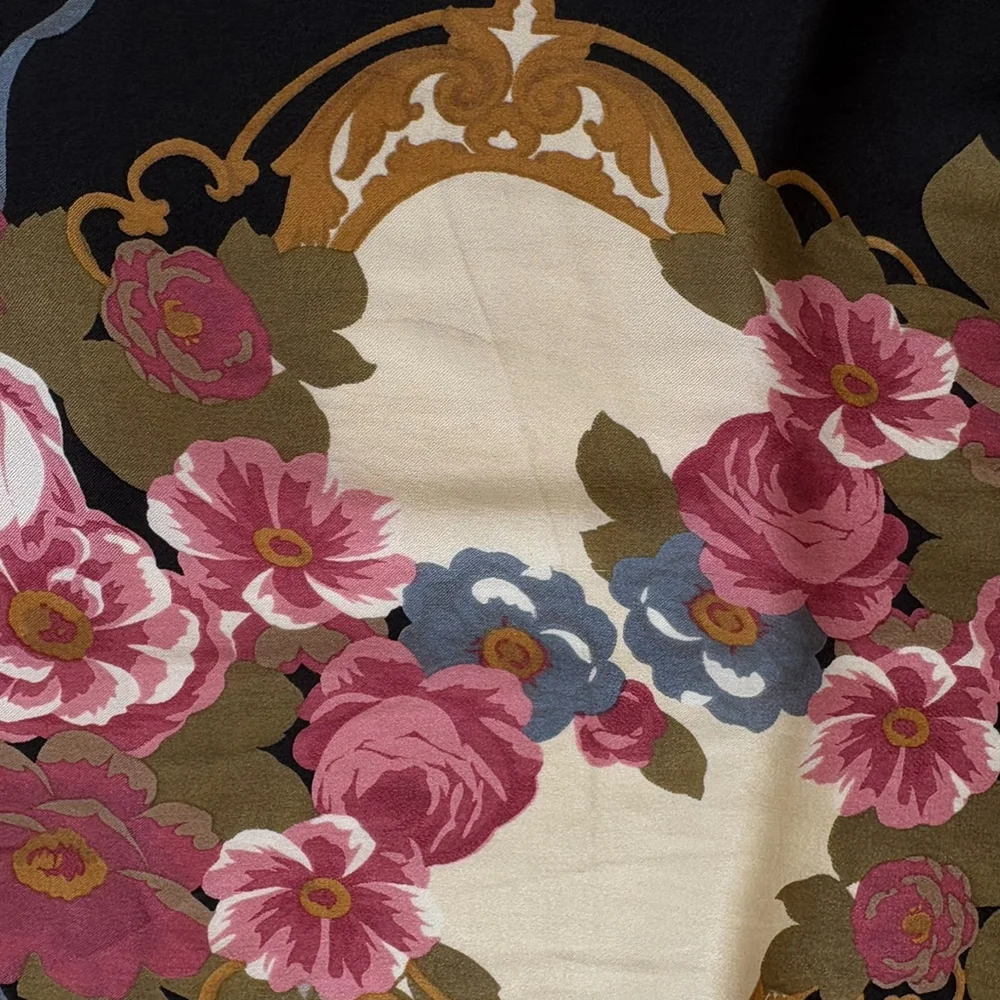 Vintage 80s Cream Floral Rose Bouquet Scarf